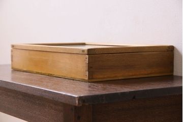アンティーク雑貨　昭和レトロ　古い木製のアンティークコレクションボックス(ガラスケース・収納箱)(1)
