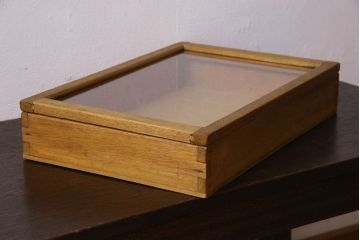 アンティーク雑貨　昭和レトロ　古い木製のアンティークコレクションボックス(ガラスケース・収納箱)(2)