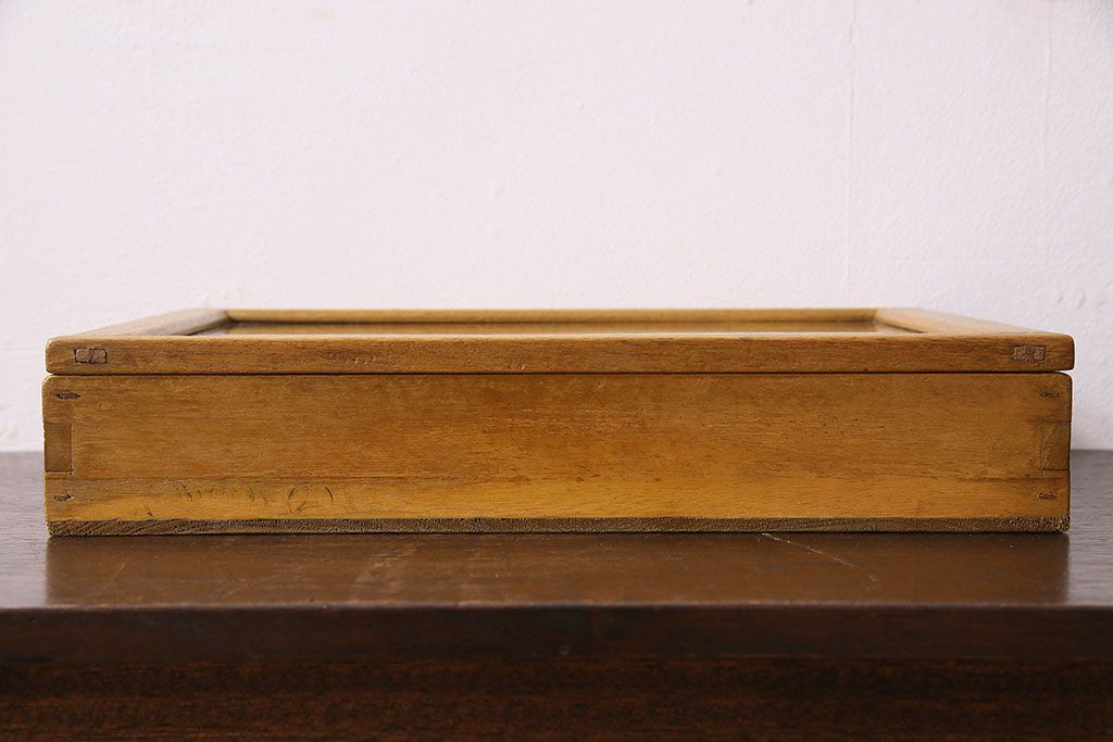 アンティーク雑貨　昭和レトロ　古い木製のアンティークコレクションボックス(ガラスケース・収納箱)(2)