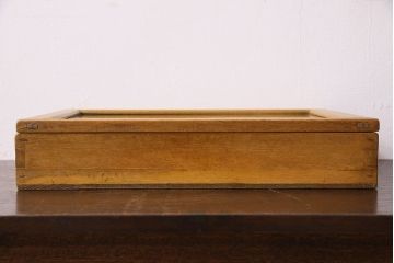 アンティーク雑貨　昭和レトロ　古い木製のアンティークコレクションボックス(ガラスケース・収納箱)(2)