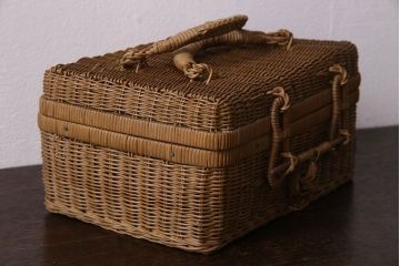 アンティーク雑貨　和製アンティーク　かわいらしい小ぶりなバスケット