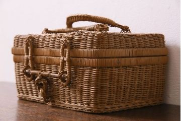 アンティーク雑貨　和製アンティーク　かわいらしい小ぶりなバスケット