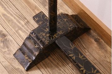 アンティーク雑貨　古民具・骨董　美しい蒔絵入りの大きな衣桁(ハンガーラック)