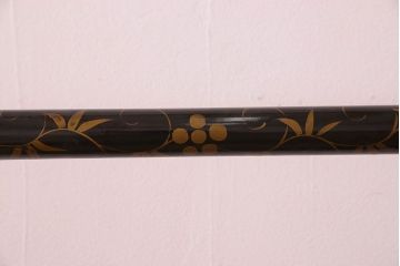 アンティーク雑貨　古民具・骨董　美しい蒔絵入りの大きな衣桁(ハンガーラック)