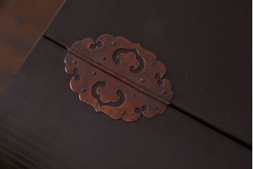 アンティーク雑貨　古民具・骨董　漆塗りが美しい大振りな小引き出し(裁縫箱)