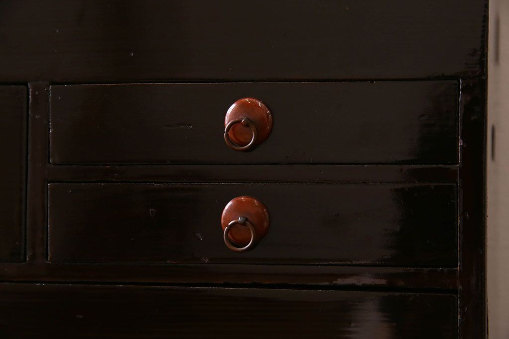 アンティーク雑貨　古民具・骨董　漆塗りが美しい大振りな小引き出し(裁縫箱)