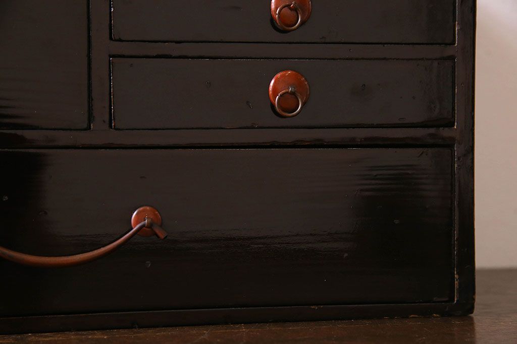 アンティーク雑貨　古民具・骨董　漆塗りが美しい大振りな小引き出し(裁縫箱)