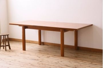 北欧家具　チーク材　明るい色味が素敵なエクステンションテーブル(ダイニングテーブル)