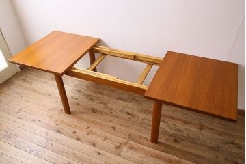 北欧家具　チーク材　明るい色味が素敵なエクステンションテーブル(ダイニングテーブル)