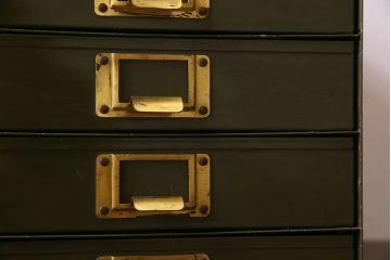 ヴィンテージ家具　【展示品】ビンテージ　ネームプレート取っ手付き　スチール製小引き出し(小物入れ、小物収納)(2)