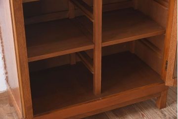 レトロ家具　昭和レトロ　気泡ガラスが味わい深い収納棚(戸棚、キャビネット)