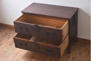 アンティーク家具　和製アンティーク　大きな金具や鋲が素敵な箪笥ローボード(ローチェスト、引き出し)