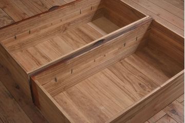 アンティーク家具　和製アンティーク　大きな金具や鋲が素敵な箪笥ローボード(ローチェスト、引き出し)