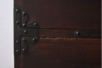 アンティーク家具　和製アンティーク　大きな金具や鋲が素敵な箪笥ローボード(ローチェスト、引き出し)