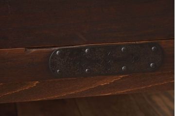 アンティーク家具　和製アンティーク　大きな金具や鋲が素敵な箪笥ローボード(ローチェスト、引き出し)