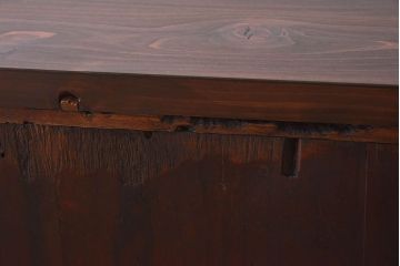 アンティーク家具　和製アンティーク　大きな金具や鋲が素敵な箪笥ローボード(ローチェスト、引き出し)