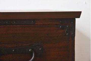 アンティーク家具　和製アンティーク　金具や鋲が立派な箪笥ローボード(ローチェスト、引き出し)
