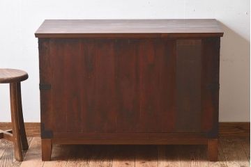 アンティーク家具　和製アンティーク　金具や鋲が立派な箪笥ローボード(ローチェスト、引き出し)