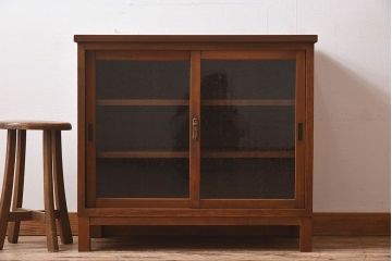 レトロ家具　昭和レトロ　気泡ガラスが味わい深い小振りな収納棚(戸棚、キャビネット)