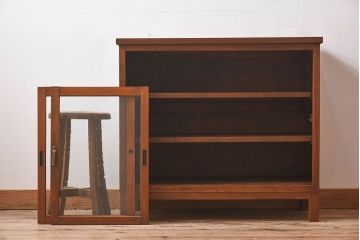 レトロ家具　昭和レトロ　気泡ガラスが味わい深い小振りな収納棚(戸棚、キャビネット)