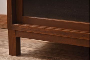 レトロ家具　昭和レトロ　気泡ガラスが味わい深い小振りな収納棚(戸棚、キャビネット)