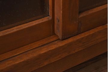 レトロ家具　昭和レトロ　気泡ガラスが味わい深い小振りな収納棚(戸棚、キャビネット)