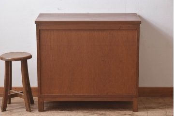 レトロ家具　昭和レトロ　気泡ガラスが味わい深い小振りな収納棚(戸棚、キャビネット)