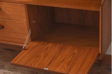 G-PLAN(ジープラン) 北欧家具　チーク材　美しいフォルムのサイドボード(サイドキャビネット)