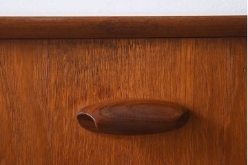 G-PLAN(ジープラン) 北欧家具　チーク材　美しいフォルムのサイドボード(サイドキャビネット)