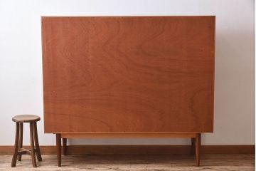 G-PLAN(ジープラン) 北欧家具　チーク材　美しいフォルムのサイドボード(サイドキャビネット)