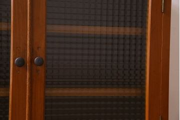 レトロ家具　昭和レトロ　チェッカーガラス入りの小振りな収納棚(戸棚、キャビネット)