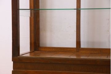 レトロ家具　昭和レトロ　4面ガラス　栗材　レトロな佇まいが素敵な縦型ガラスケース(ショーケース、収納棚、陳列棚)