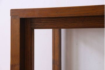 レトロ家具　昭和レトロ　4面ガラス　栗材　レトロな佇まいが素敵な縦型ガラスケース(ショーケース、収納棚、陳列棚)