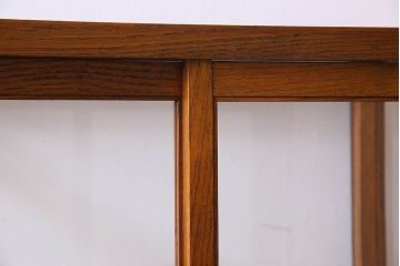 レトロ家具　昭和レトロ　4面ガラス　栗材　レトロな佇まいが素敵な縦型ガラスケース(ショーケース、収納棚、陳列棚)