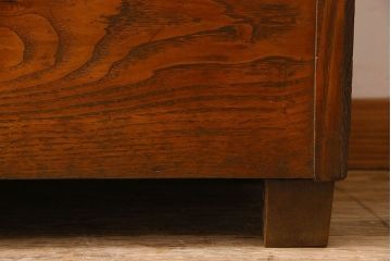 レトロ家具　昭和レトロ　4面ガラス　栗材　レトロな佇まいが素敵な縦型ガラスケース(ショーケース、収納棚、陳列棚)