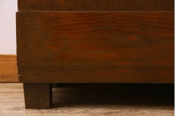 レトロ家具　昭和レトロ　4面ガラス　栗材　レトロな佇まいが素敵な縦型ガラスケース(ショーケース、収納棚、陳列棚)