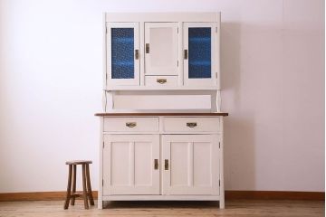 アンティーク家具　フランスアンティーク　色ガラス入り　大振りなカップボード(キャビネット、食器棚、収納棚、戸棚)