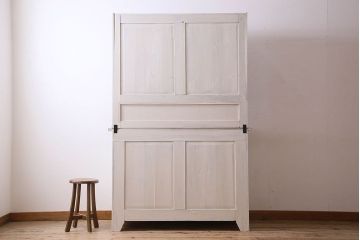 アンティーク家具　フランスアンティーク　色ガラス入り　大振りなカップボード(キャビネット、食器棚、収納棚、戸棚)