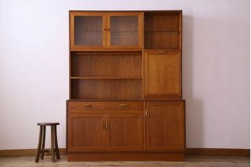 G-PLAN(ジープラン)　北欧スタイル家具　機能性に優れたサイドキャビネット(サイドボード、収納棚)(1)