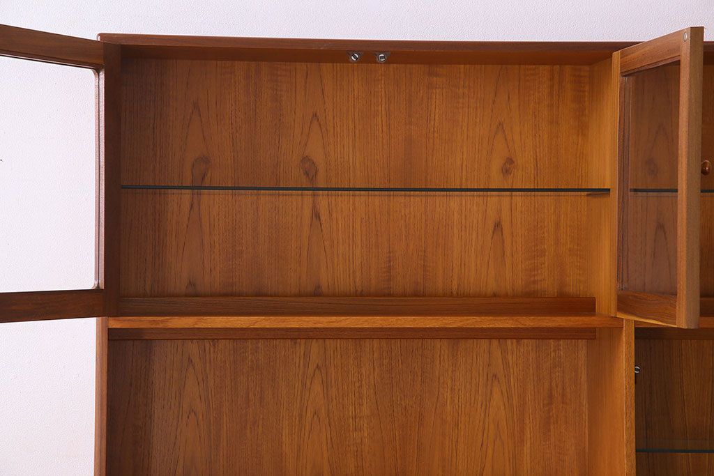 G-PLAN(ジープラン)　北欧スタイル家具　機能性に優れたサイドキャビネット(サイドボード、収納棚)(1)