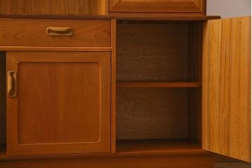 G-PLAN(ジープラン)　北欧スタイル家具　機能性に優れたサイドキャビネット(サイドボード、収納棚)(1)