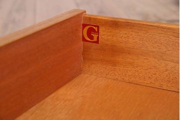 G-PLAN(ジープラン)　北欧スタイル家具　機能性に優れたサイドキャビネット(サイドボード、収納棚)(1)