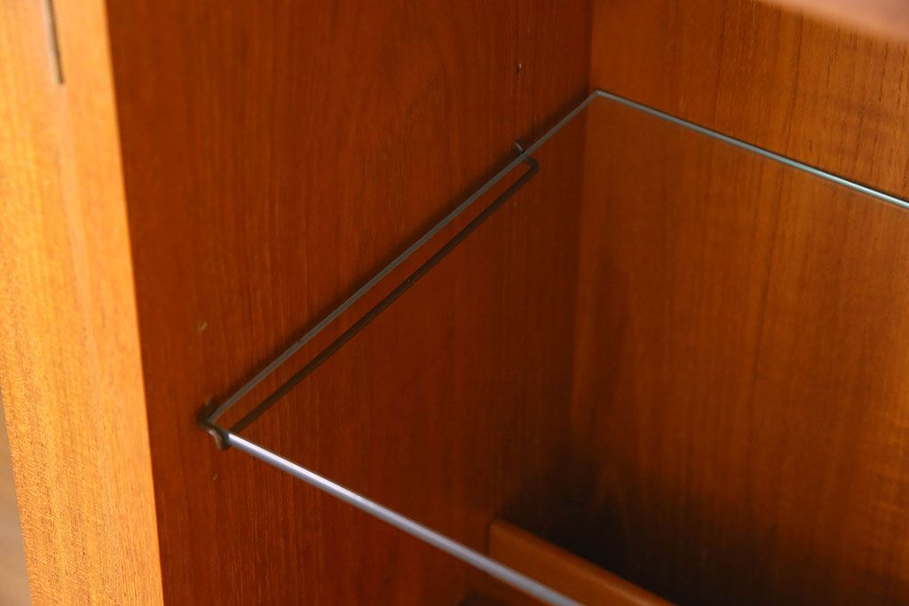 G-PLAN(ジープラン)　北欧スタイル家具　機能性に優れたサイドキャビネット(サイドボード、収納棚)(1)