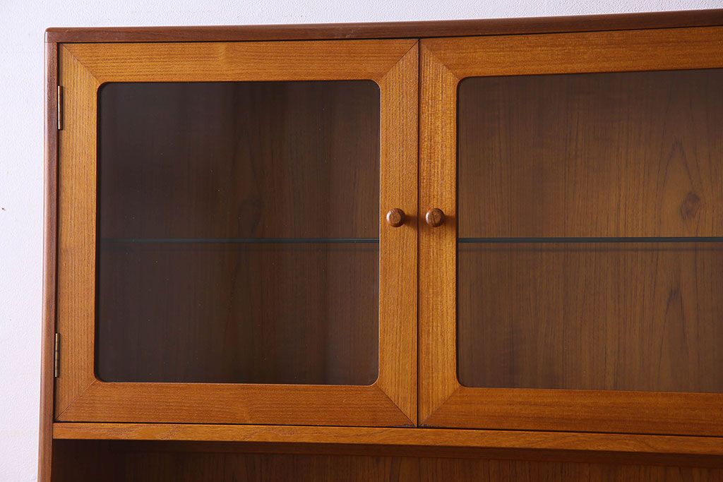 G-PLAN(ジープラン)　北欧スタイル家具　機能性に優れたサイドキャビネット(サイドボード、収納棚)(1)