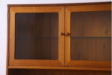 G-PLAN(ジープラン)　北欧スタイル家具　機能性に優れたサイドキャビネット(サイドボード、収納棚)(1)