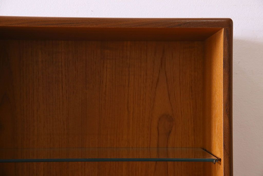 G-PLAN(ジープラン)　北欧スタイル家具　機能性に優れたサイドキャビネット(サイドボード、収納棚)(1)