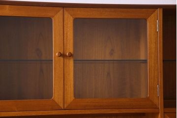 G-PLAN(ジープラン)　北欧スタイル家具　機能性に優れたサイドキャビネット(サイドボード、収納棚)(1)