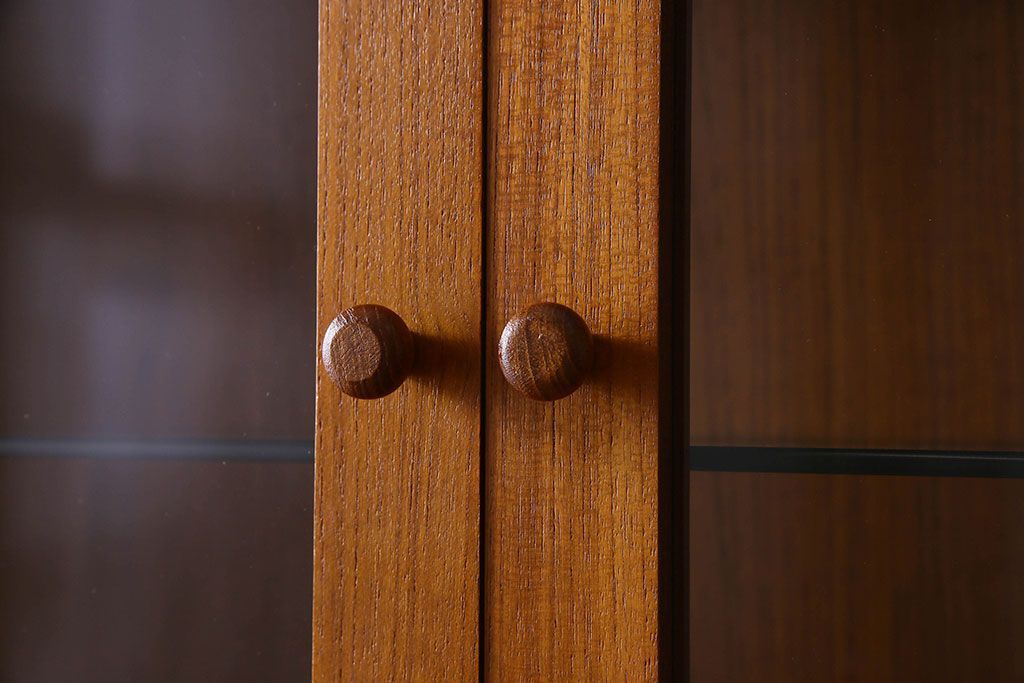 G-PLAN(ジープラン)　北欧スタイル家具　機能性に優れたサイドキャビネット(サイドボード、収納棚)(1)