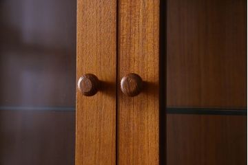 G-PLAN(ジープラン)　北欧スタイル家具　機能性に優れたサイドキャビネット(サイドボード、収納棚)(1)