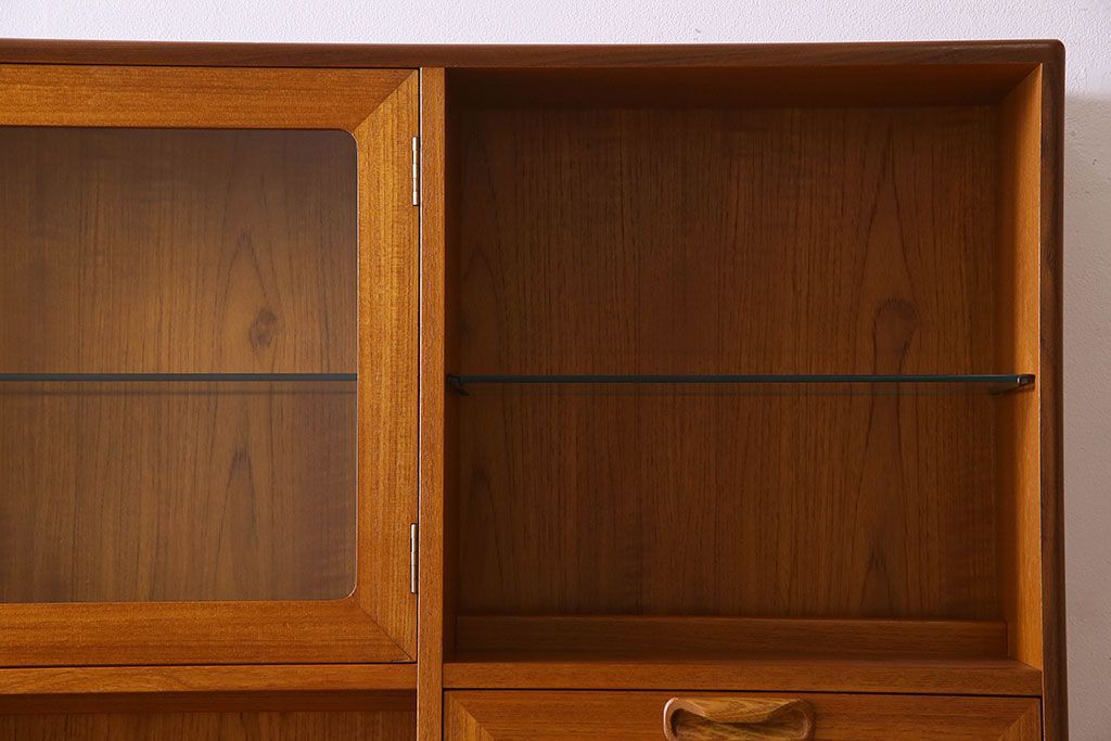 G-PLAN(ジープラン)　北欧スタイル家具　機能性に優れたサイドキャビネット(サイドボード、収納棚)(1)